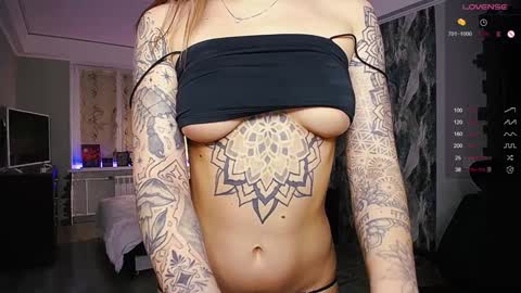 Snapshot of little_birdy chatting on 23, 12, 2024 Birdy online show from 23, 12, 2024