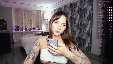 Snapshot of little_birdy chatting on 2, 1, 2025 Birdy online show from 2, 1, 2025