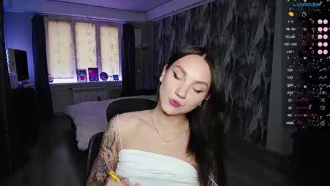 Snapshot of little_birdy chatting on 24, 10, 2025 Birdy online show from 24, 10, 2025