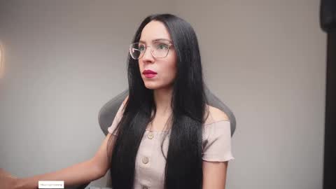 Snapshot of little_eli chatting on 19, 4, 2026 Help me reach 100 likes online show from 19, 4, 2026