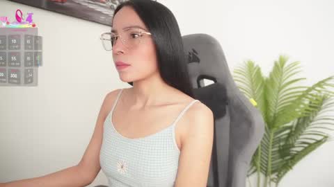 Snapshot of little_eli chatting on 23, 5, 2026 Help me reach 100 likes online show from 23, 5, 2026