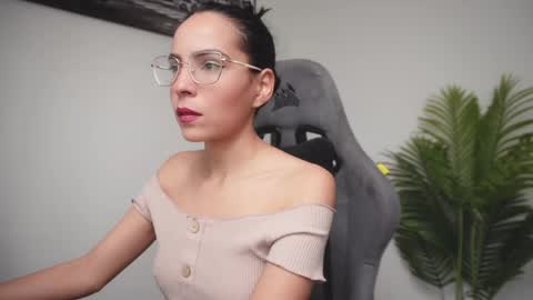 Snapshot of little_eli chatting on 29, 5, 2026 Help me reach 100 likes online show from 29, 5, 2026