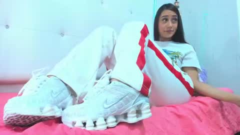 Snapshot of little_jenni chatting on 10, 7, 2026 online show from 10, 7, 2026