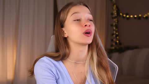 Snapshot of little_poetry chatting on 22, 10, 2025 Kiki online show from 22, 10, 2025