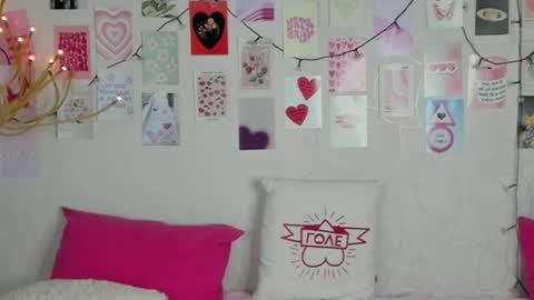 Snapshot of little_radiant_sun chatting on 28, 4, 2026 Kriss online show from 28, 4, 2026