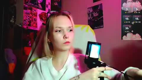 Snapshot of little_sugar_queen chatting on 15, 7, 2026 Akin online show from 15, 7, 2026