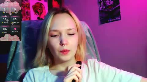 Snapshot of little_sugar_queen chatting on 25, 7, 2026 Akin online show from 25, 7, 2026