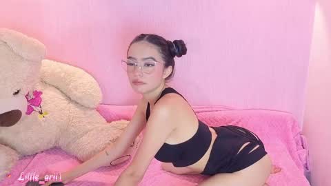 Snapshot of littlearii chatting on 26, 5, 2026 Ari online show from 26, 5, 2026