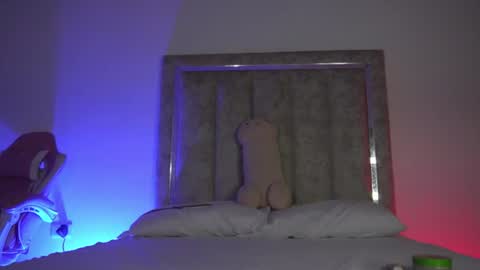 Snapshot of littlee_emma_ chatting on 26, 6, 2026 littlee_emma_ online show from 26, 6, 2026
