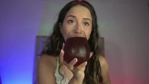 Snapshot of littlee_emma_ chatting on 17, 7, 2026 littlee_emma_ online show from 17, 7, 2026
