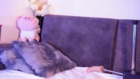 Snapshot of littlee_sophi_ chatting on 28, 4, 2026 Sophie online show from 28, 4, 2026