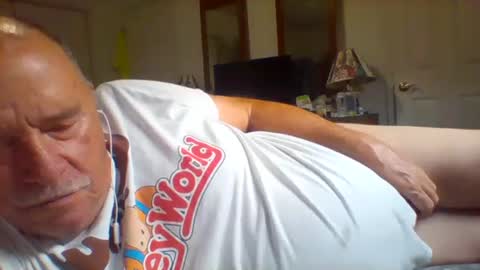 Snapshot of littlekenny1951 chatting on 15, 10, 2025 littlekenny1951 online show from 15, 10, 2025