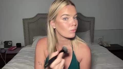 Snapshot of littlemaryjane19 chatting on 12, 11, 2025 Marciabrady online show from 12, 11, 2025