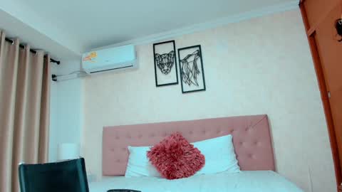 Snapshot of littlemolly_pregnant chatting on 25, 1, 2025 Sarahs Room online show from 25, 1, 2025