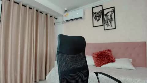 Snapshot of littlemolly_pregnant chatting on 16, 10, 2025 Sarahs Room online show from 16, 10, 2025