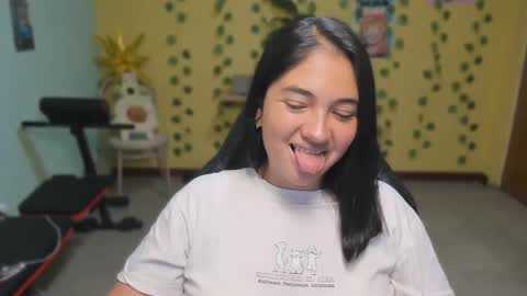 Mia  Wednesday to Sunday 730 am to 1030 am Colombian Hour D online show from 14, 1, 2026