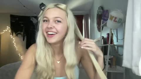 Snapshot of livvybunny chatting on 12, 7, 2026 Livvy online show from 12, 7, 2026
