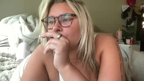 Snapshot of livvymack chatting on 9, 9, 2025 Livvy online show from 9, 9, 2025