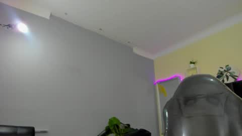 Snapshot of liz_bohemia chatting on 6, 1, 2025 LIZ online show from 6, 1, 2025