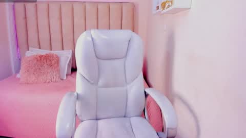 Snapshot of liz_bohemia chatting on 12, 2, 2025 LIZ online show from 12, 2, 2025