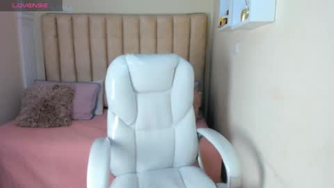 Snapshot of liz_bohemia chatting on 12, 3, 2025 LIZ online show from 12, 3, 2025