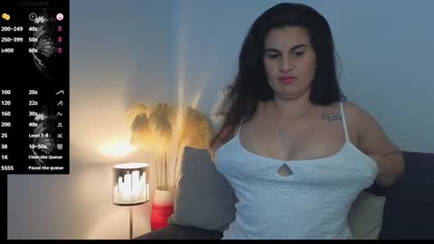 Snapshot of liz_devine chatting on 10, 12, 2024 liz online show from 10, 12, 2024