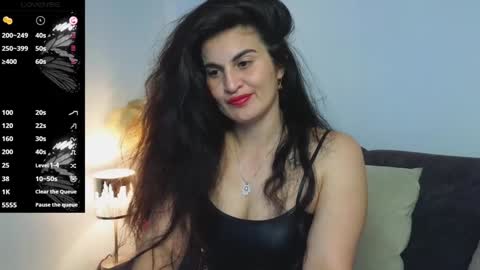 Snapshot of liz_devine chatting on 26, 12, 2024 liz online show from 26, 12, 2024