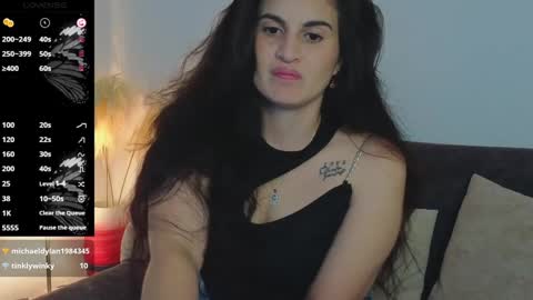 Snapshot of liz_devine chatting on 27, 12, 2024 liz online show from 27, 12, 2024