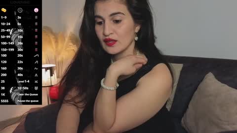 Snapshot of liz_devine chatting on 13, 1, 2025 liz online show from 13, 1, 2025