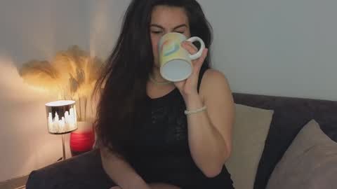 Snapshot of liz_devine chatting on 2, 2, 2025 liz online show from 2, 2, 2025