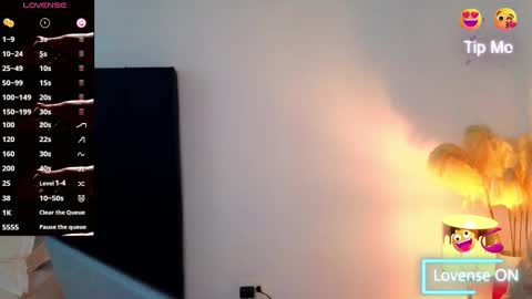 Snapshot of liz_devine chatting on 6, 3, 2025 liz online show from 6, 3, 2025