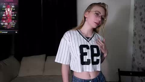 Snapshot of lizzetteavent chatting on 21, 12, 2025 Megan online show from 21, 12, 2025