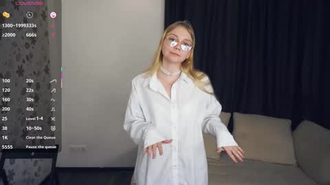 Snapshot of lizzetteavent chatting on 6, 1, 2026 Megan online show from 6, 1, 2026