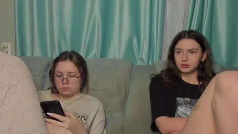 lizzi_muur online show from 25, 12, 2024