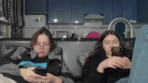 lizzi_muur online show from 13, 2, 2025