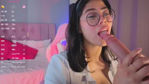 Snapshot of loaluxury chatting on 29, 11, 2025 Pamela online show from 29, 11, 2025