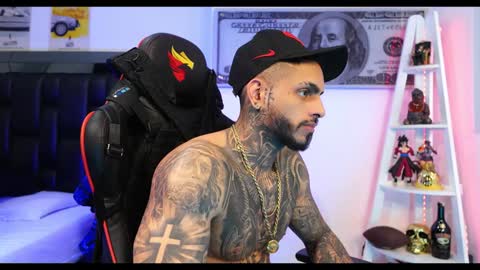 logan_hugh8 online show from 22, 12, 2024