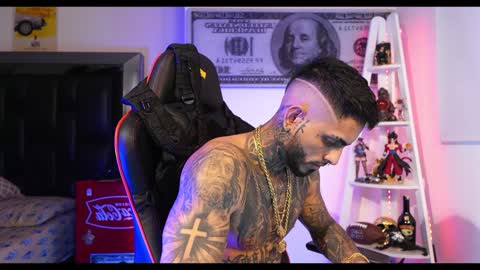 logan_hugh8 online show from 29, 1, 2025