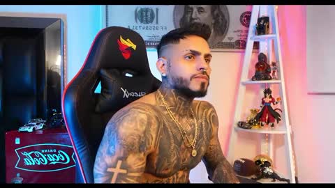 logan_hugh8 online show from 24, 2, 2025