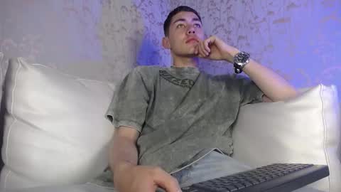 Loganfoster  online show from 26, 11, 2025