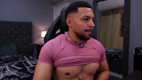 Snapshot of loganmartinx chatting on 17, 5, 2026 loganmartinx online show from 17, 5, 2026
