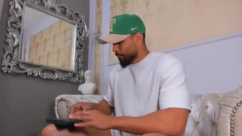 Snapshot of logansimmons chatting on 8, 10, 2025 U can call me Logan online show from 8, 10, 2025