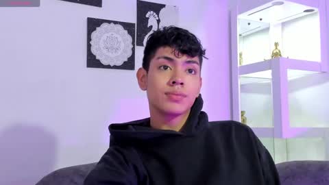 logantwink18 online show from 9, 9, 2025