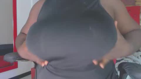 Snapshot of lola_honney chatting on 11, 4, 2026 lola_honney online show from 11, 4, 2026