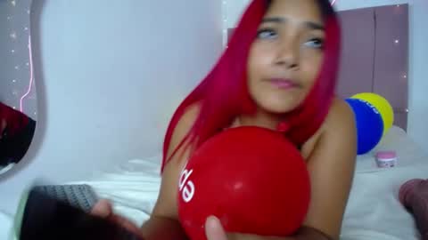 Snapshot of lola_lustrum chatting on 2, 7, 2026 lola_lustrum online show from 2, 7, 2026