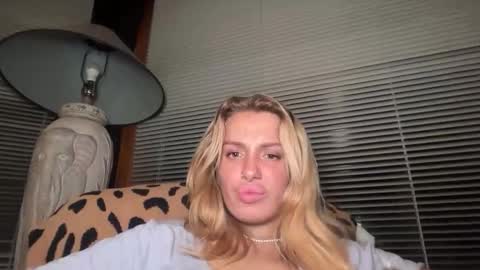 Snapshot of lolaa555 chatting on 9, 6, 2026 lolaa555 online show from 9, 6, 2026
