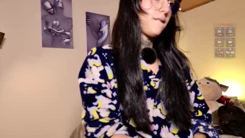 Snapshot of lolaleah_ chatting on 1, 12, 2025 Lola online show from 1, 12, 2025