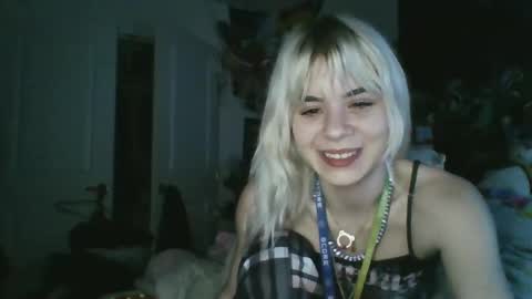 Lola Lixx online show from 8, 12, 2024