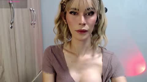 Snapshot of lolly_lips69 chatting on 9, 6, 2026 hana online show from 9, 6, 2026