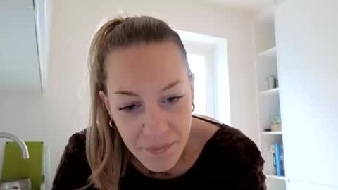 Snapshot of londonbrooke chatting on 21, 12, 2025 Em online show from 21, 12, 2025